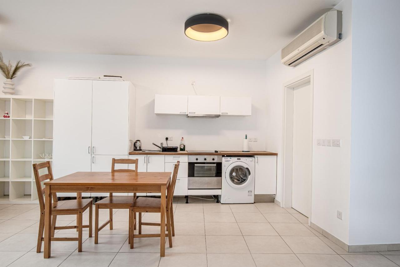 Modern Studio Apartment In The Heart Of St Julians Saint Julian's Екстериор снимка